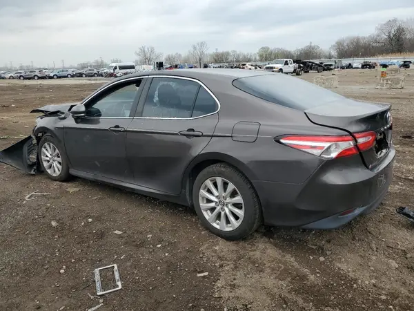 4T1B11HK0JU005903 2018 TOYOTA CAMRY - Image 2