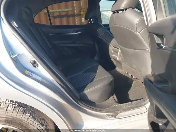4T1B11HK0JU005965 2018 TOYOTA CAMRY - Image 8