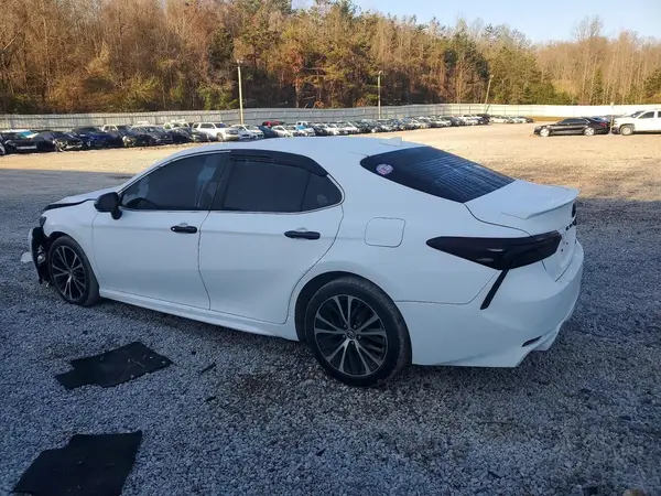 4T1B11HK0JU006680 2018 TOYOTA CAMRY - Image 2