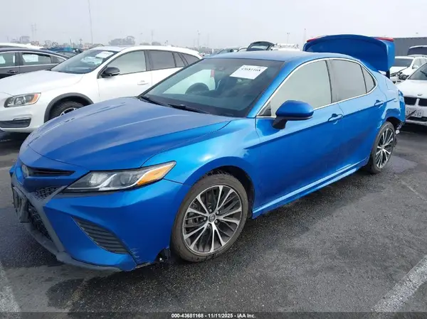 4T1B11HK0JU009160 2018 TOYOTA CAMRY - Image 2