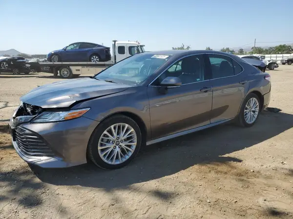 4T1B11HK0JU009272 2018 TOYOTA CAMRY - Image 1