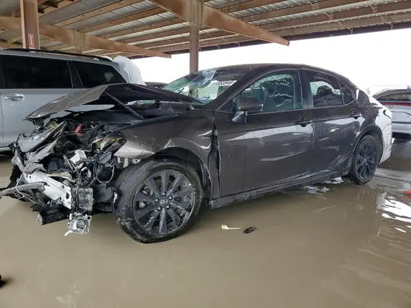 4T1B11HK0JU010700 2018 TOYOTA CAMRY - Image 1