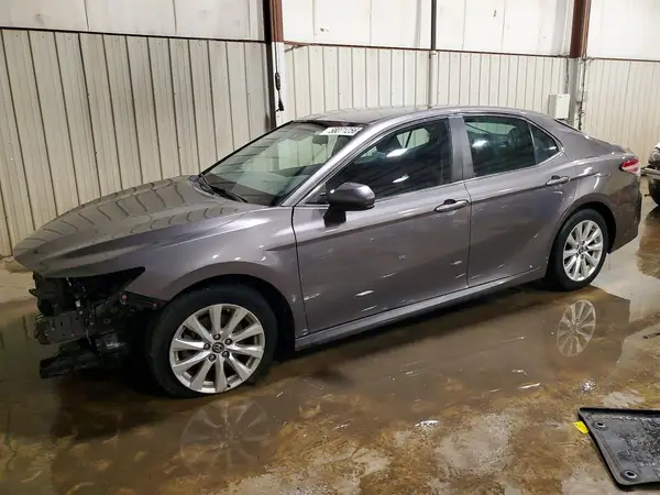 4T1B11HK0JU011054 2018 TOYOTA CAMRY - Image 1
