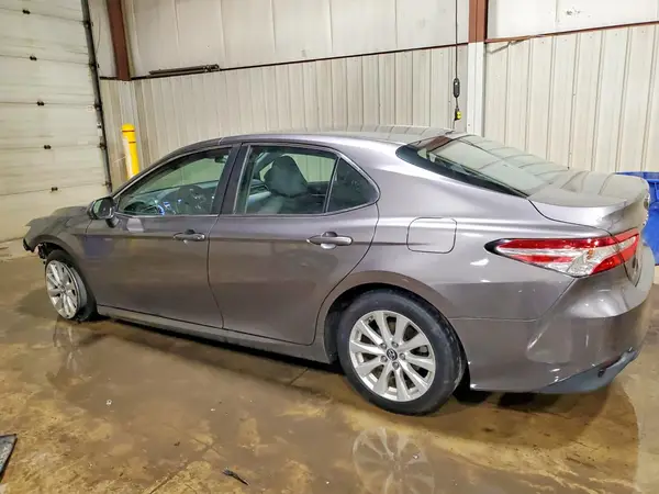 4T1B11HK0JU011054 2018 TOYOTA CAMRY - Image 2