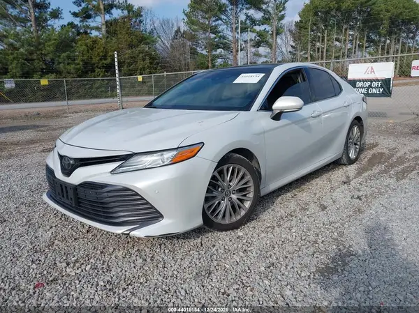 4T1B11HK0JU013712 2018 TOYOTA CAMRY - Image 2