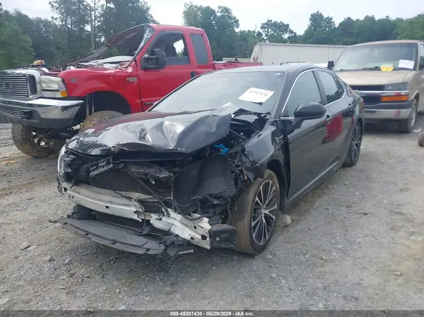 4T1B11HK0JU014729 2018 TOYOTA CAMRY - Image 2