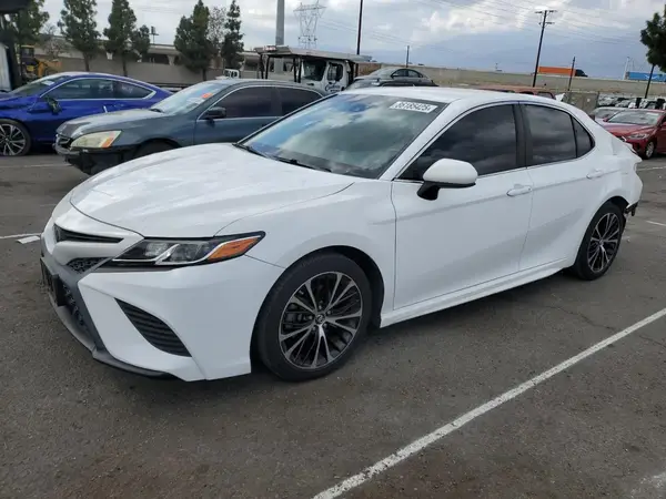 4T1B11HK0JU015184 2018 TOYOTA CAMRY - Image 1