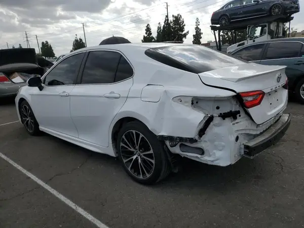 4T1B11HK0JU015184 2018 TOYOTA CAMRY - Image 2