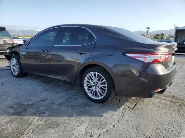 4T1B11HK0JU015394 2018 TOYOTA CAMRY - Image 2
