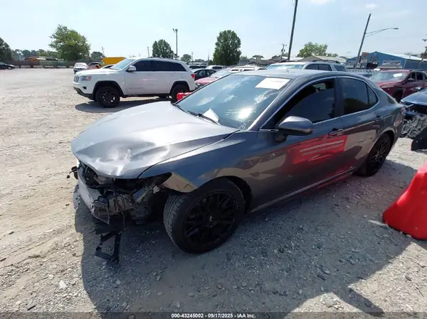 4T1B11HK0JU016996 2018 TOYOTA CAMRY - Image 2