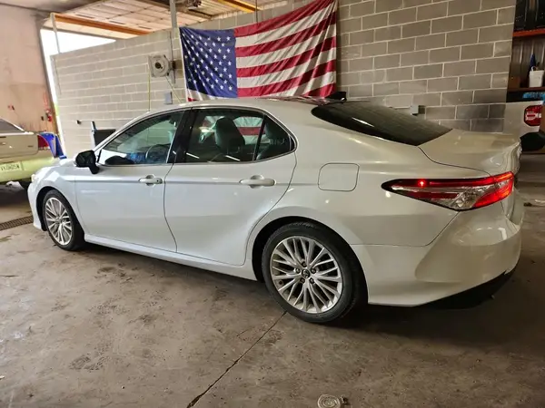 4T1B11HK0JU017243 2018 TOYOTA CAMRY - Image 2