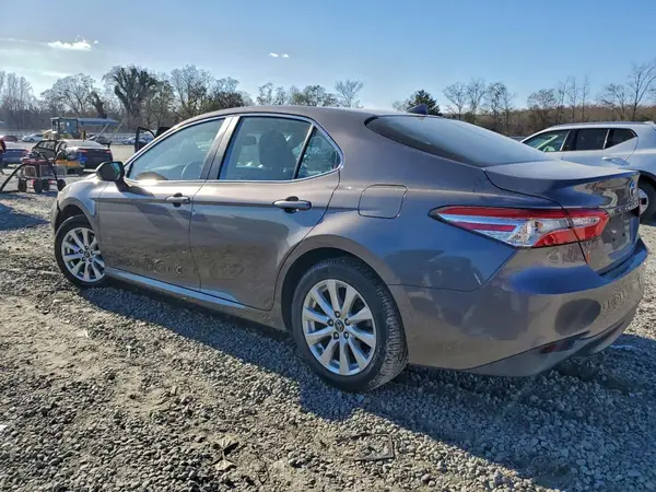 4T1B11HK0JU018814 2018 TOYOTA CAMRY - Image 2
