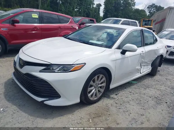 4T1B11HK0JU020031 2018 TOYOTA CAMRY - Image 2