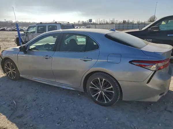 4T1B11HK0JU021972 2018 TOYOTA CAMRY - Image 2