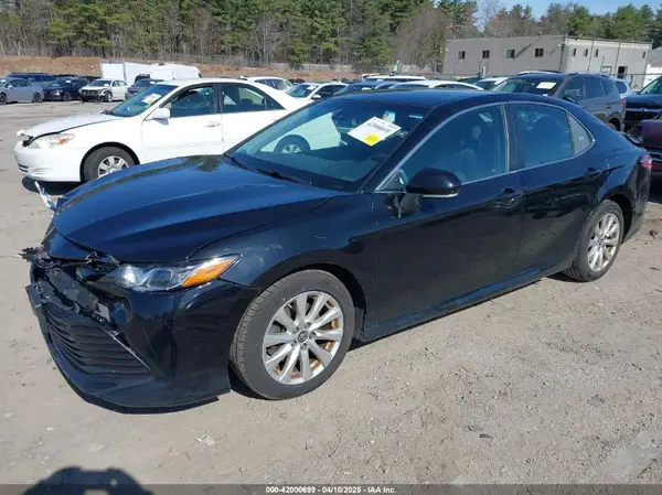4T1B11HK0JU022409 2018 TOYOTA CAMRY - Image 2