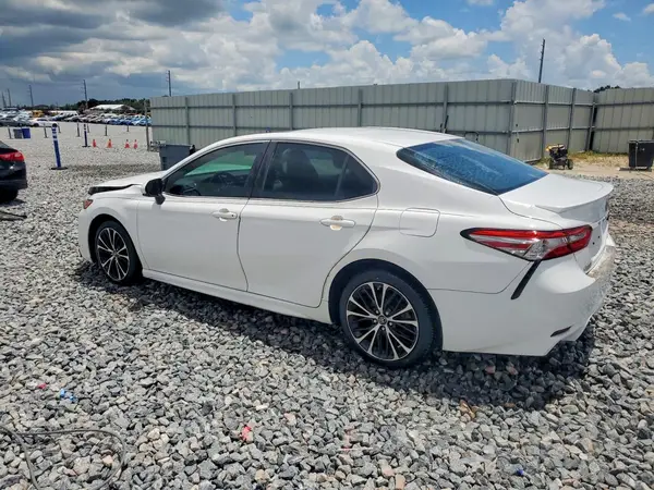4T1B11HK0JU022524 2018 TOYOTA CAMRY - Image 2