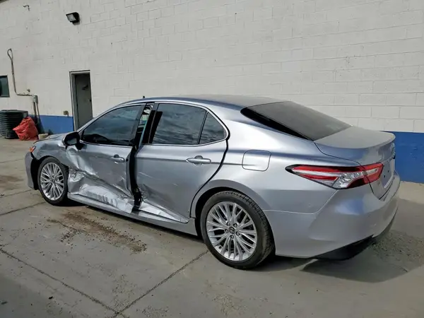 4T1B11HK0JU022555 2018 TOYOTA CAMRY - Image 2