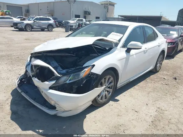 4T1B11HK0JU023012 2018 TOYOTA CAMRY - Image 2