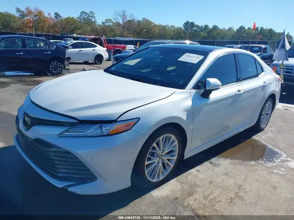 4T1B11HK0JU024435 2018 TOYOTA CAMRY - Image 2