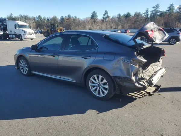 4T1B11HK0JU025195 2018 TOYOTA CAMRY - Image 2