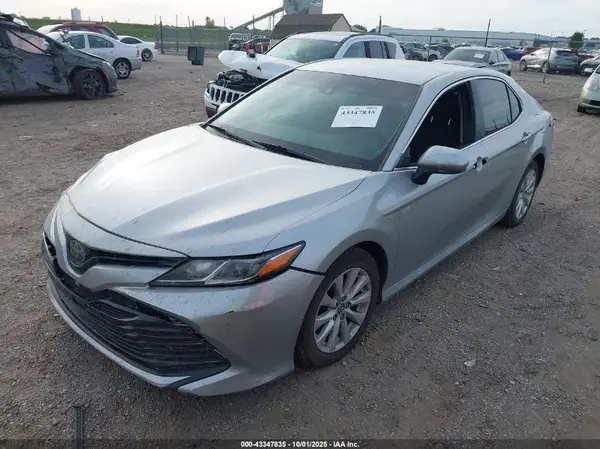 4T1B11HK0JU025309 2018 TOYOTA CAMRY - Image 2