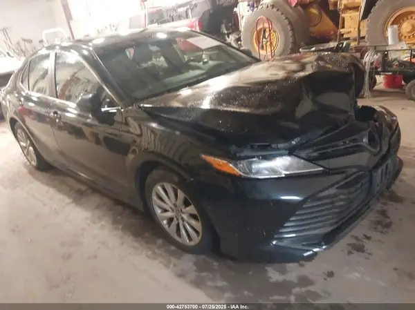 4T1B11HK0JU025407 2018 TOYOTA CAMRY - Image 1
