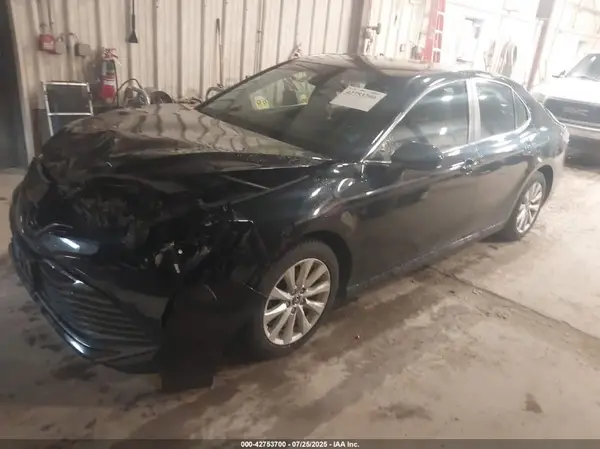 4T1B11HK0JU025407 2018 TOYOTA CAMRY - Image 2