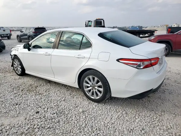4T1B11HK0JU025469 2018 TOYOTA CAMRY - Image 2