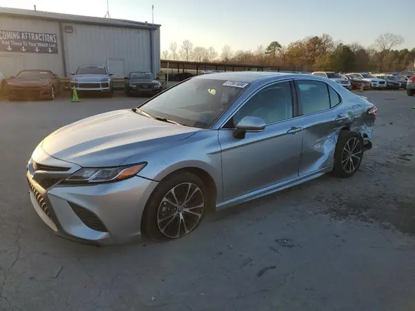 4T1B11HK0JU026010 2018 TOYOTA CAMRY - Image 1