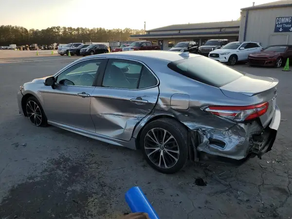 4T1B11HK0JU026010 2018 TOYOTA CAMRY - Image 2