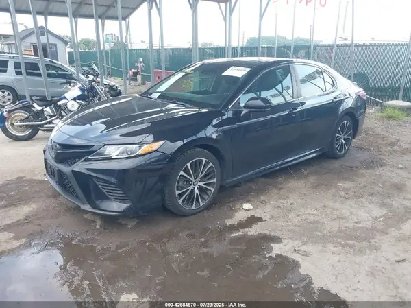 4T1B11HK0JU026685 2018 TOYOTA CAMRY - Image 2