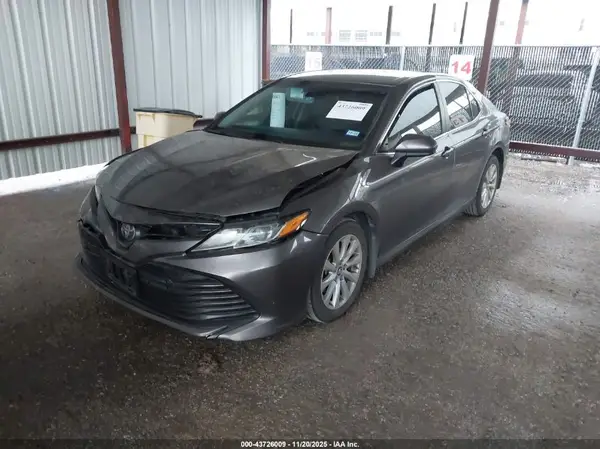 4T1B11HK0JU027366 2018 TOYOTA CAMRY - Image 2