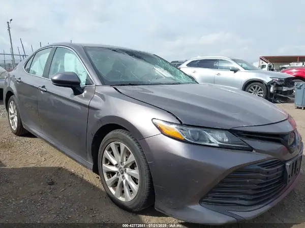 4T1B11HK0JU027478 2018 TOYOTA CAMRY - Image 1