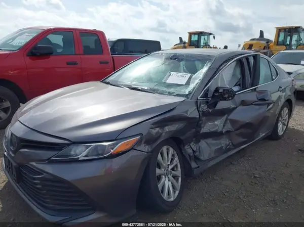 4T1B11HK0JU027478 2018 TOYOTA CAMRY - Image 2