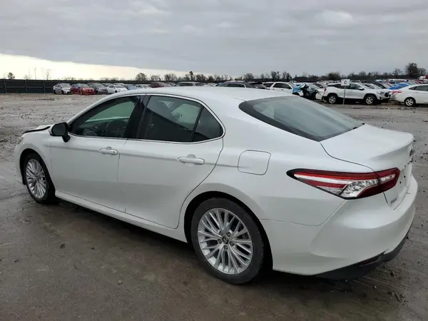 4T1B11HK0JU027996 2018 TOYOTA CAMRY - Image 2