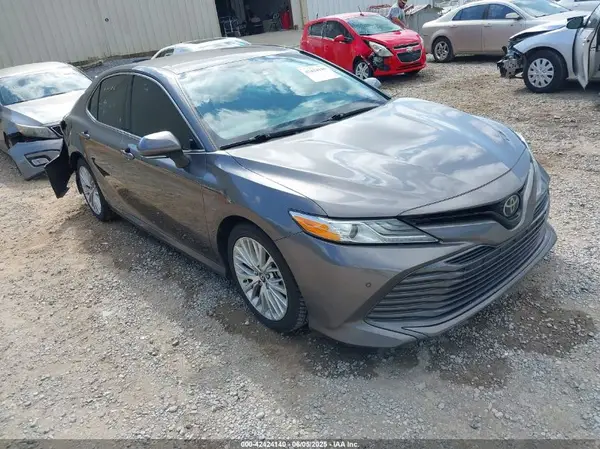 4T1B11HK0JU028078 2018 TOYOTA CAMRY - Image 1