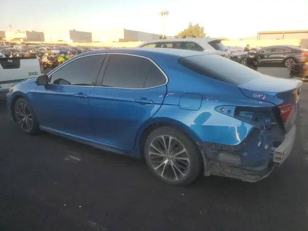 4T1B11HK0JU028145 2018 TOYOTA CAMRY - Image 2