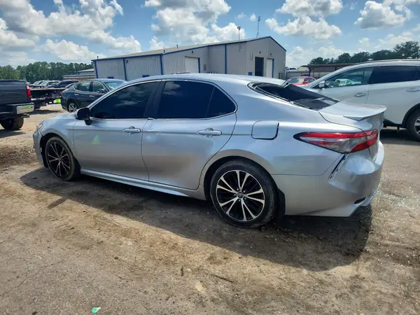 4T1B11HK0JU029067 2018 TOYOTA CAMRY - Image 2