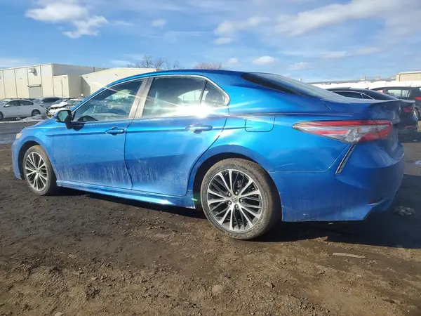 4T1B11HK0JU030283 2018 TOYOTA CAMRY - Image 2