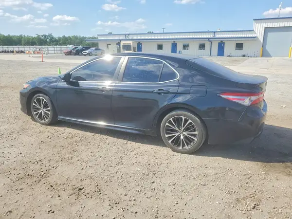 4T1B11HK0JU030669 2018 TOYOTA CAMRY - Image 2