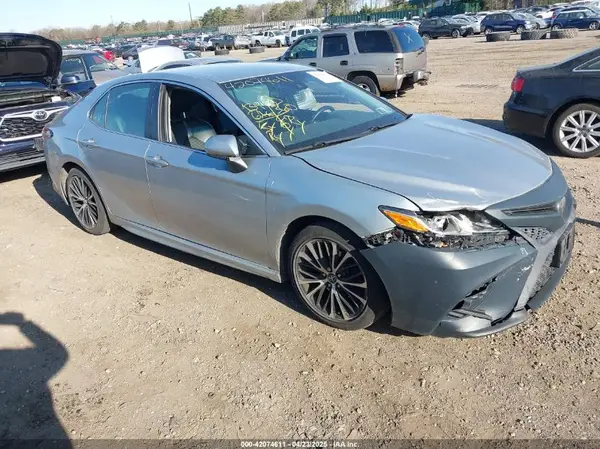 4T1B11HK0JU030851 2018 TOYOTA CAMRY - Image 1