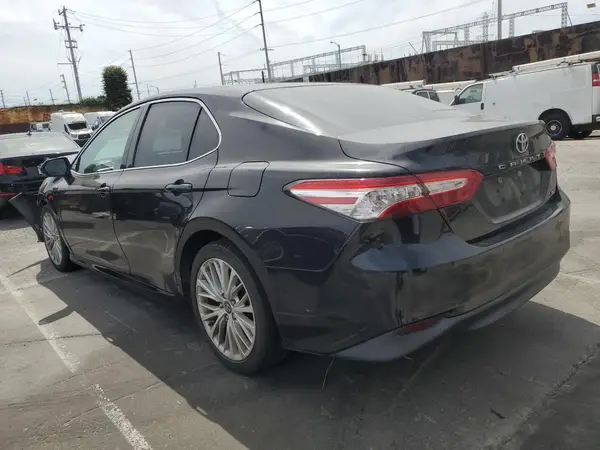 4T1B11HK0JU031238 2018 TOYOTA CAMRY - Image 2
