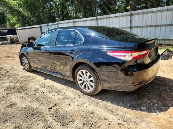 4T1B11HK0JU031322 2018 TOYOTA CAMRY - Image 2