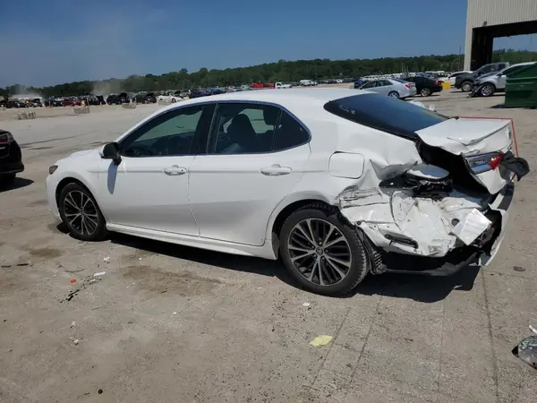 4T1B11HK0JU031675 2018 TOYOTA CAMRY - Image 2