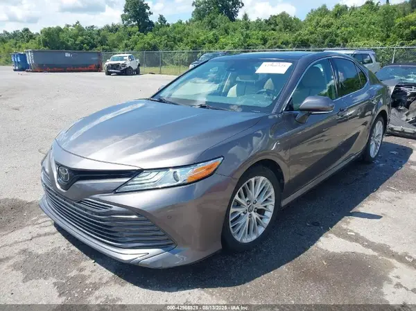 4T1B11HK0JU031840 2018 TOYOTA CAMRY - Image 2