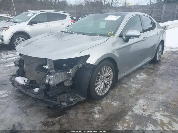 4T1B11HK0JU034074 2018 TOYOTA CAMRY - Image 2