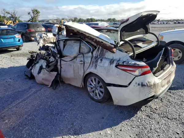4T1B11HK0JU034589 2018 TOYOTA CAMRY - Image 2