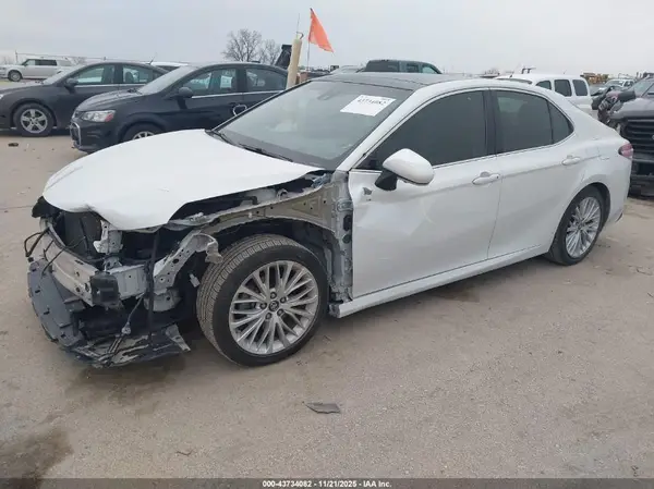 4T1B11HK0JU034592 2018 TOYOTA CAMRY - Image 2