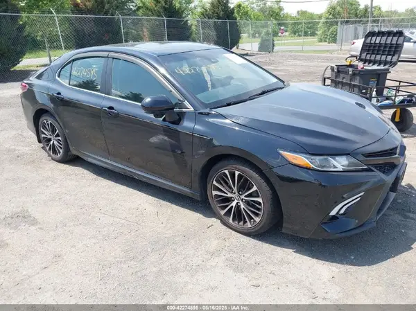 4T1B11HK0JU039078 2018 TOYOTA CAMRY - Image 1