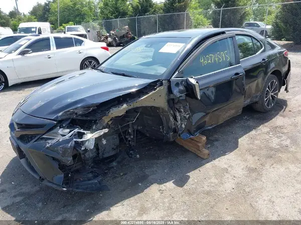 4T1B11HK0JU039078 2018 TOYOTA CAMRY - Image 2